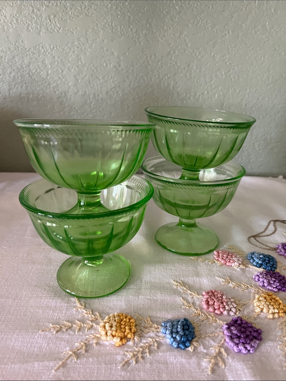 Set of 4 Sherbet Cups Federal Glass Colonial Fluted Rope Green, UV Glass